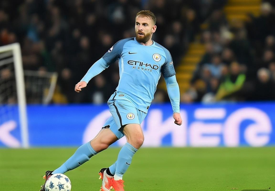 欧冠小组赛：阿森纳晋级在望，曼城轮换与纽卡斯尔联背水一战，解析英超球队欧冠征程